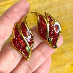 Vintage Avon Women’s Gold Tone Red Glitter Flame Lightweight Post Earrings
